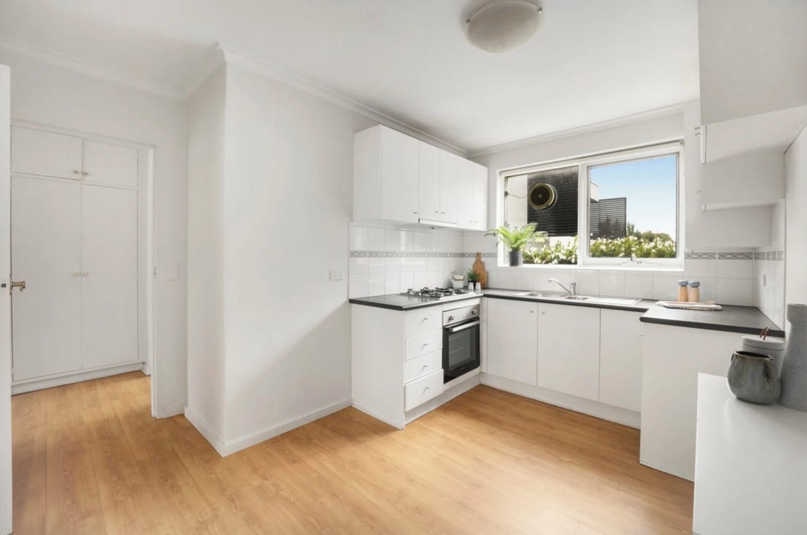 8/48 Spray Street, Elwood, 3184