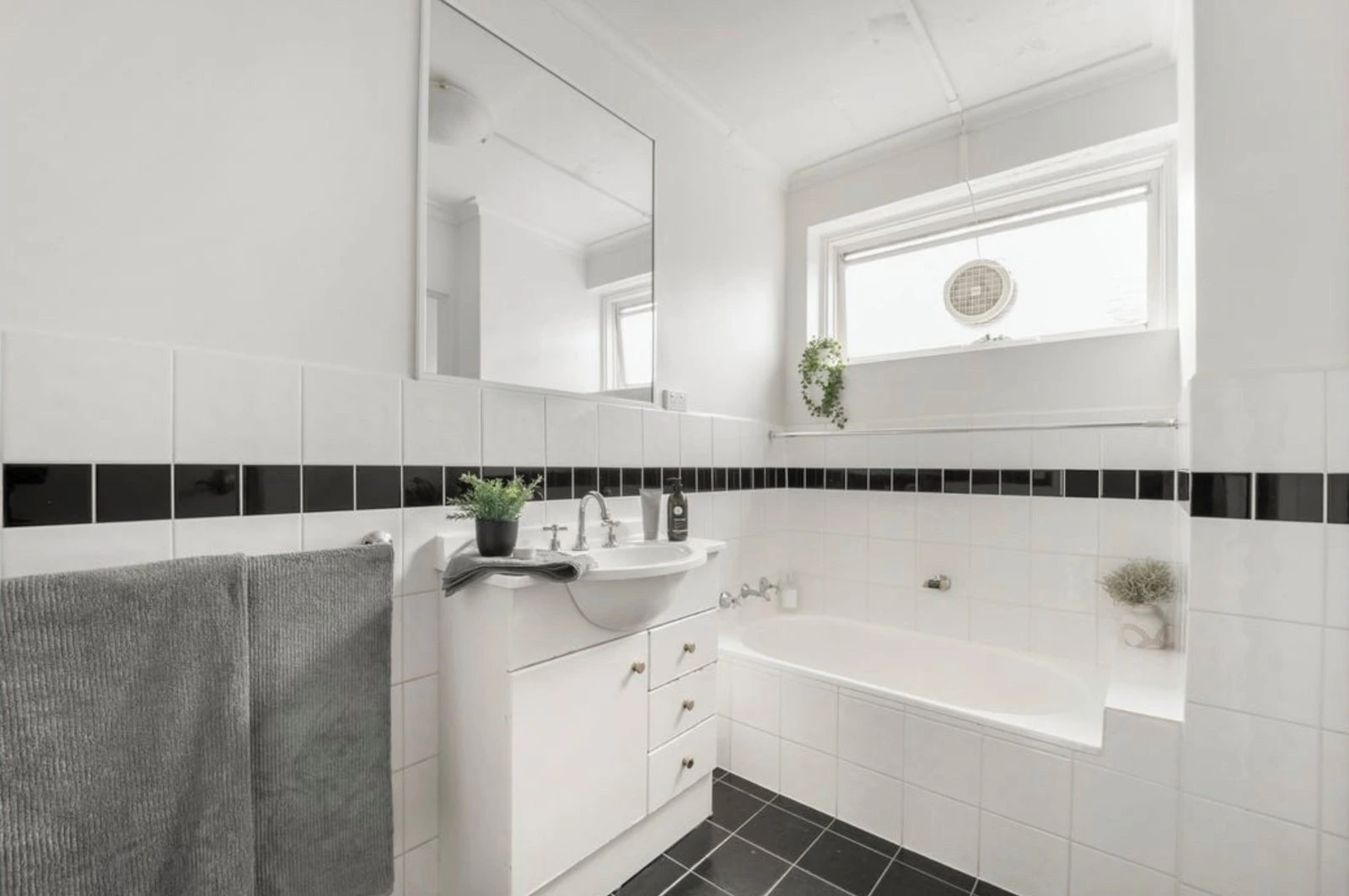 8/48 Spray Street, Elwood, 3184
