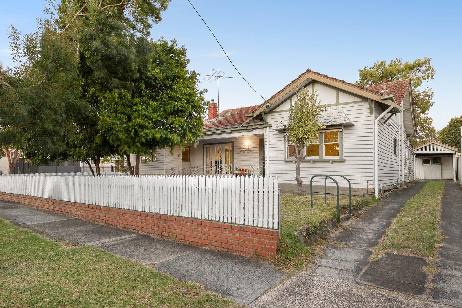 9 Albion Road, Glen Iris, 3146