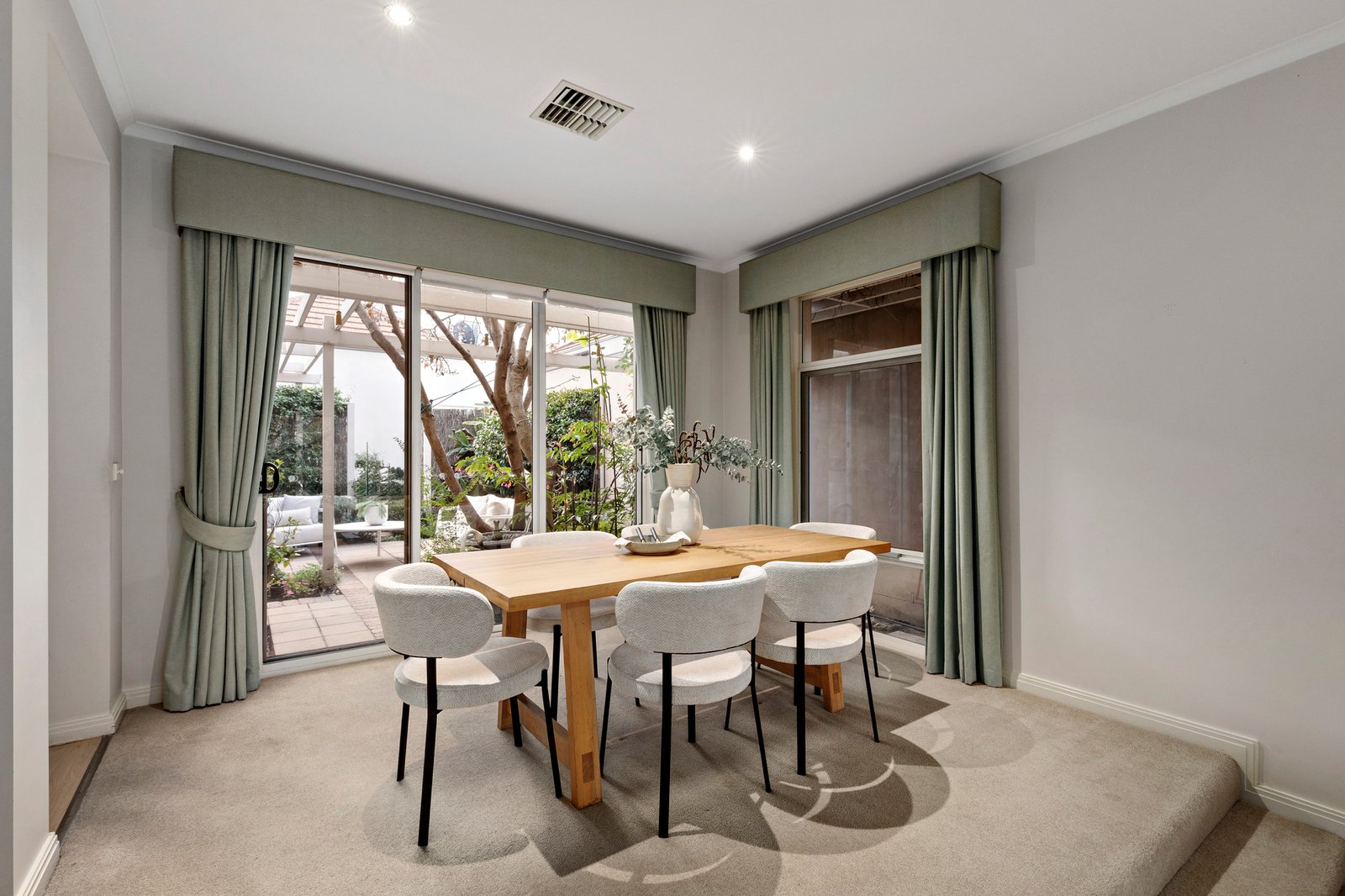 9 Hobsons Bay Parade, Port Melbourne, 3207