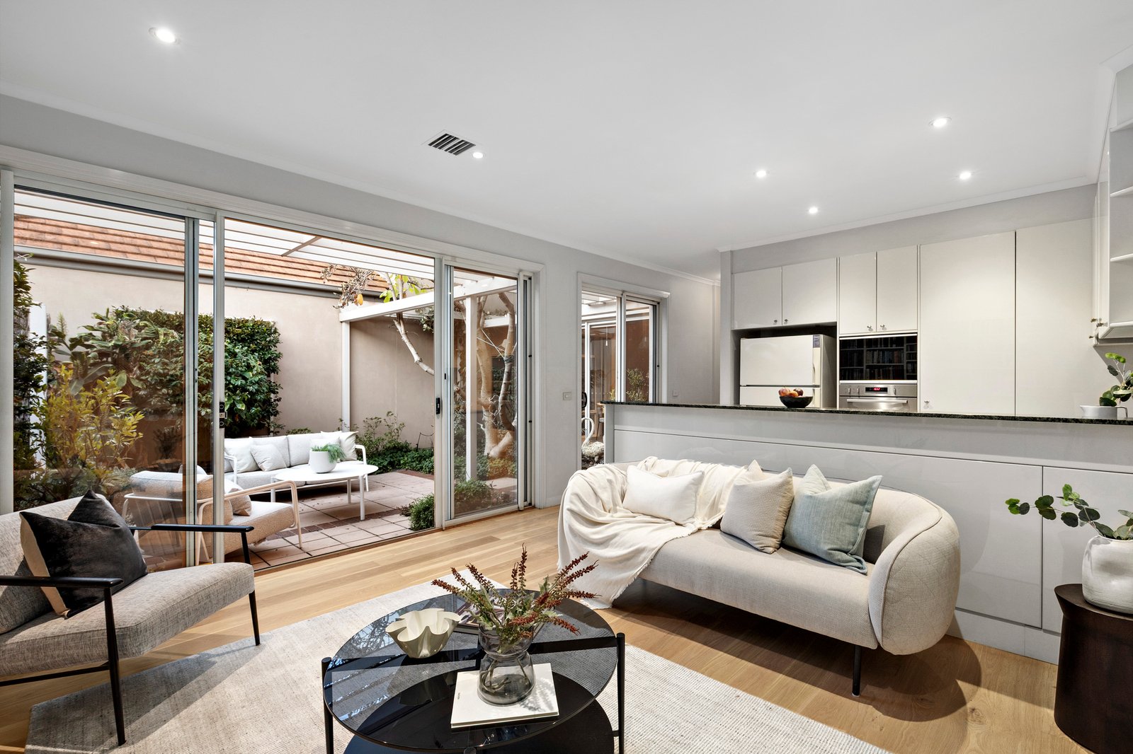 9 Hobsons Bay Parade, Port Melbourne, 3207