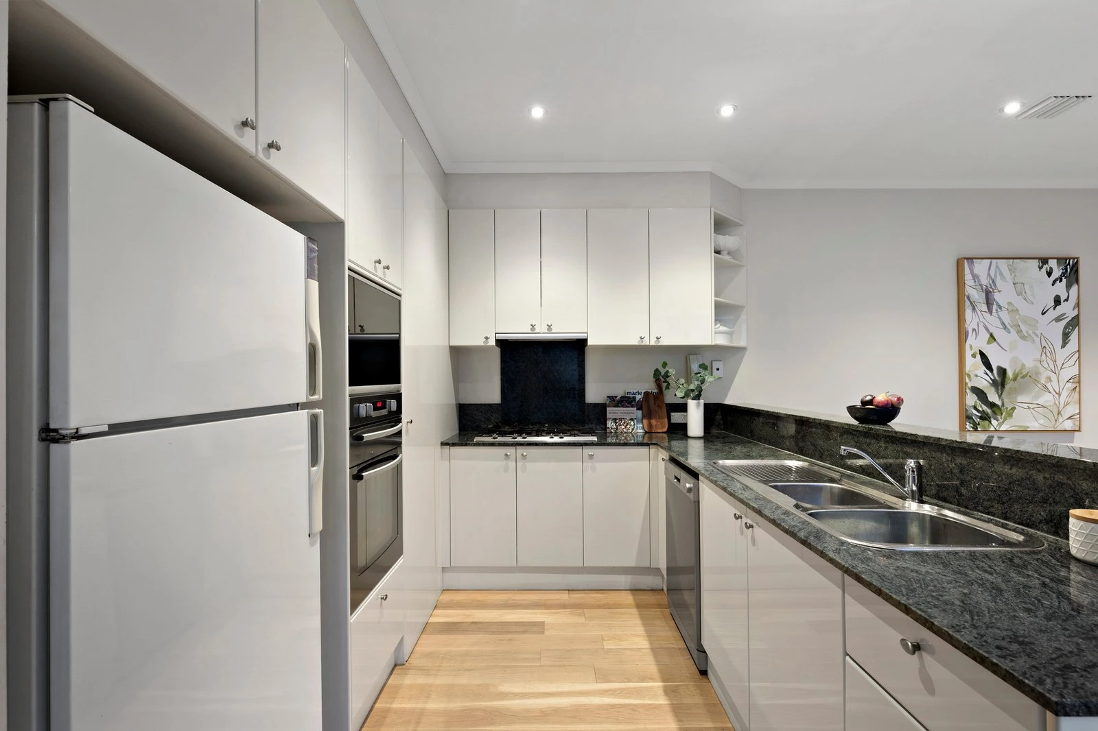 9 Hobsons Bay Parade, Port Melbourne, 3207