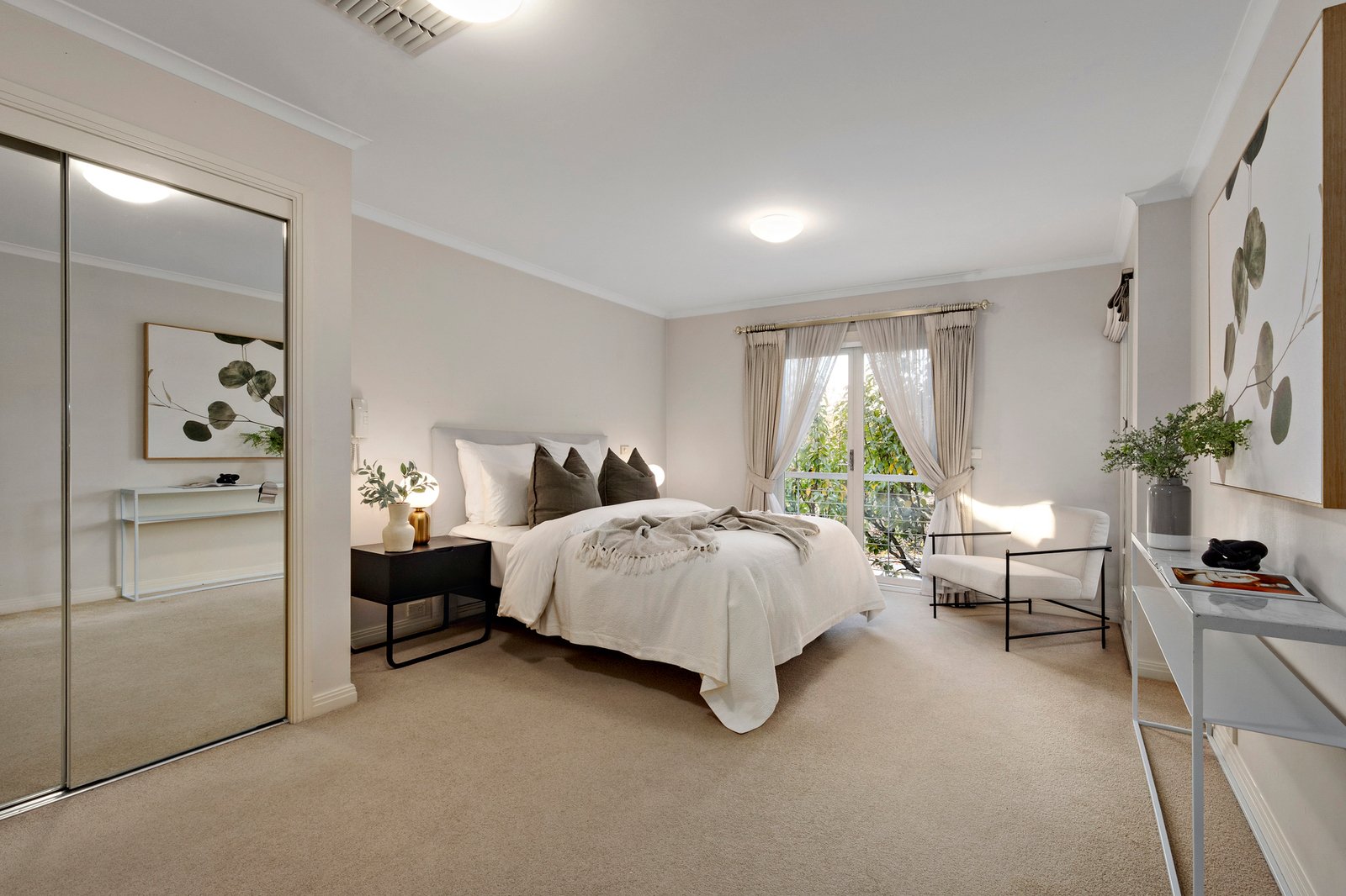 9 Hobsons Bay Parade, Port Melbourne, 3207