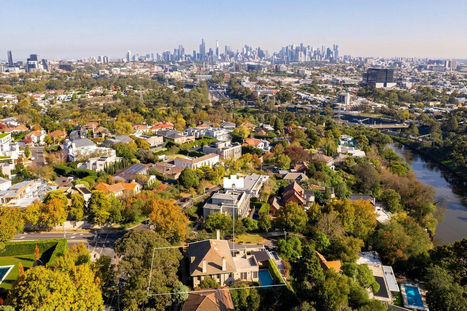90 St Georges Road, Toorak, 3142