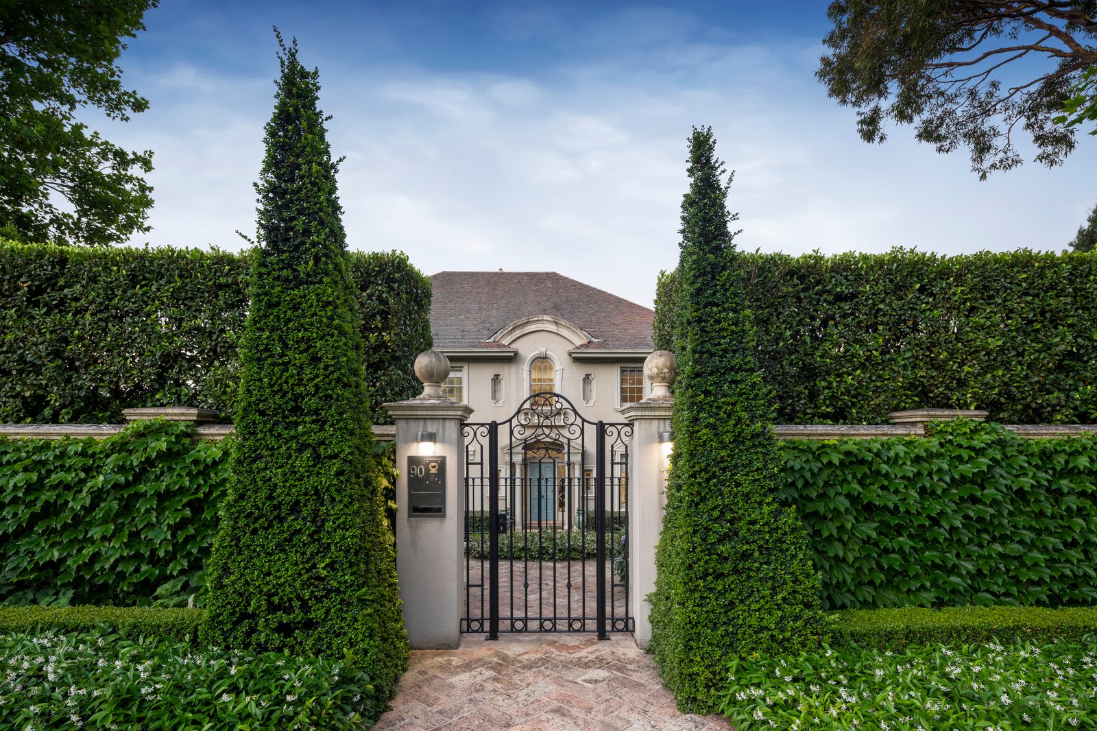 90 St Georges Road, Toorak, 3142