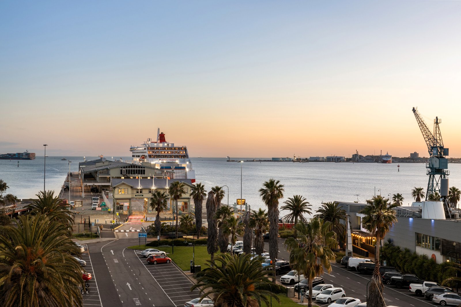 The Penthouse/103 Beach Street, Port Melbourne, 3207
