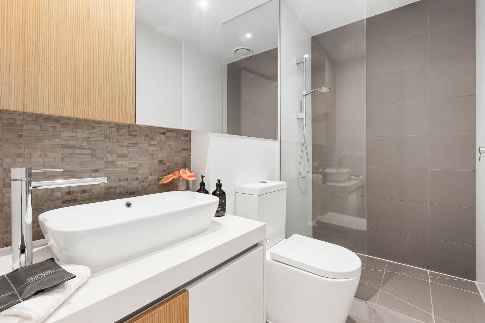 UG16/201 Whitehorse Road, Balwyn, 3103