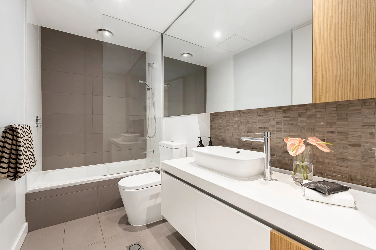 UG16/201 Whitehorse Road, Balwyn, 3103